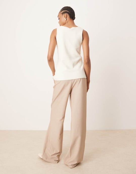 ASOS DESIGN Lång skräddarsydd avslappnad rak benbyxa i stenfärg - Image 3