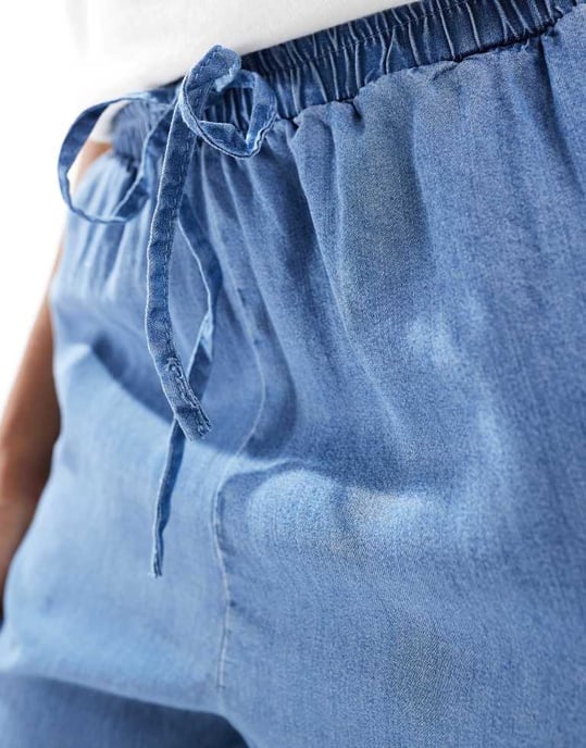 Vero Moda Tall flytande vida byxor i blå chambray - Image 4