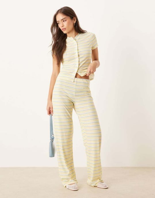 ASOS DESIGN byxor med vida ben i gul rand - Image 1