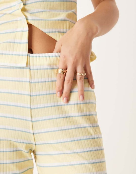 ASOS DESIGN byxor med vida ben i gul rand - Image 3