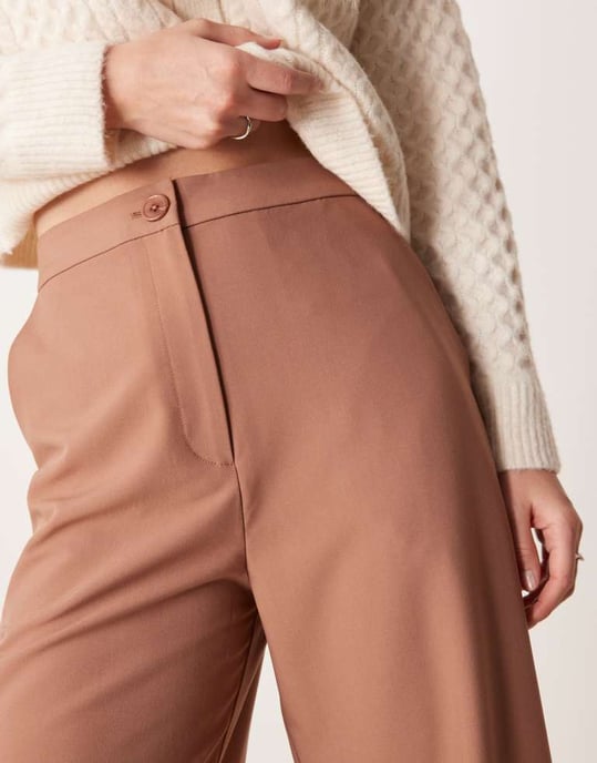 ASOS DESIGN Lång skräddarsydd avslappnad rakt benbyxor i aprikos - Image 2