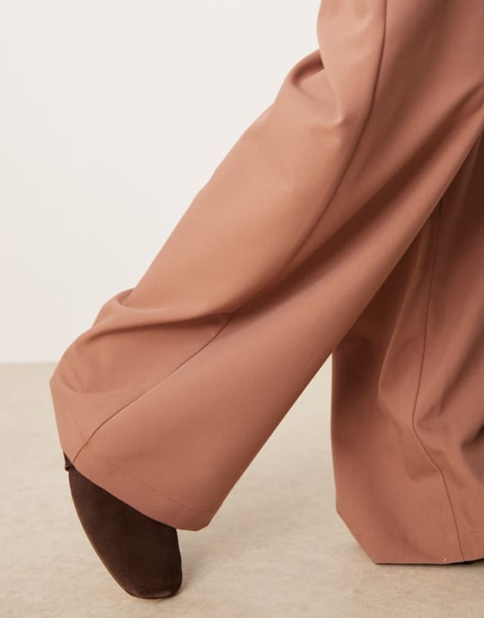 ASOS DESIGN Lång skräddarsydd avslappnad rakt benbyxor i aprikos - Image 4