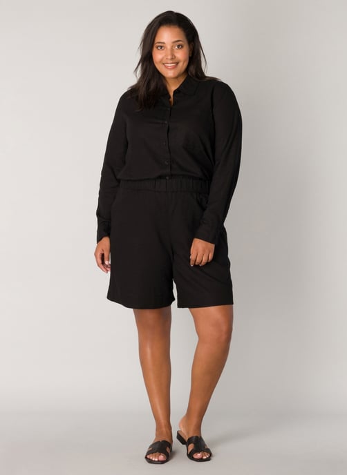BASE LEVEL CURVY Yardan Shorts - Black - Image 1