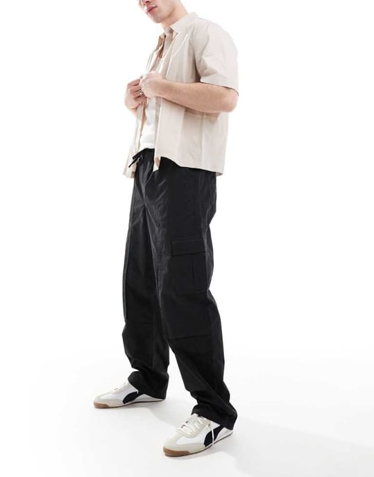 ASOS DESIGN baggy cargobyxor med resår i svart - Image 3
