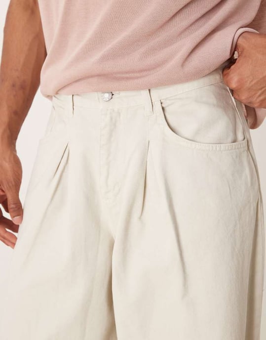 ASOS DESIGN lös byxa med veckdetalj i ecru - Image 2