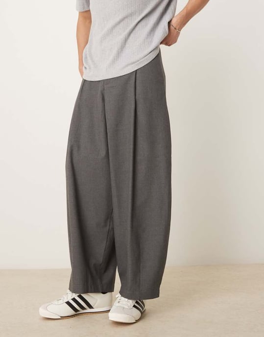 ASOS DESIGN extremt avsmalnande byxa med dartar i kolgrått - Image 2