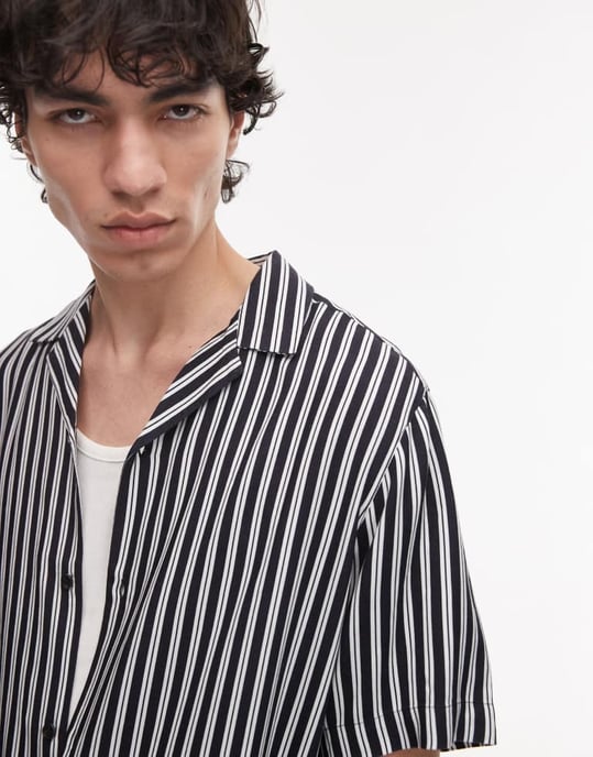 Topman kortärmad skjorta med marinrandig mönster - Image 4