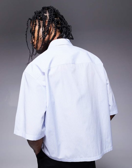 ASOS DESIGN boxig oversized poplin-skjorta med grafik i marinblått - Image 4