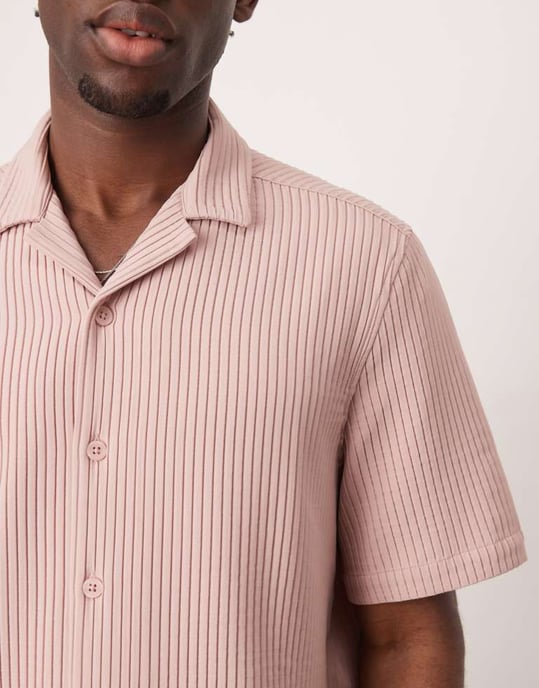 ASOS DESIGN boxy lös passform reversibel plisserad skjorta i rosa - Image 2
