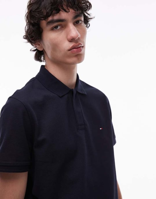 Tommy Hilfiger strukturerad regular polo skjorta i marinblått - Image 2