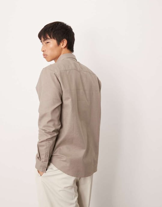 ASOS DESIGN formell linneblandning regular skjorta i brunt - Image 4