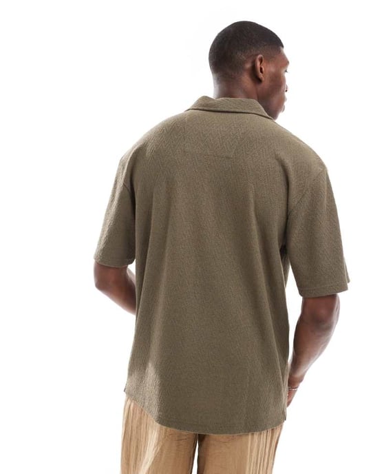 Sliten texturerad kortärmad skjorta i khaki - Image 2