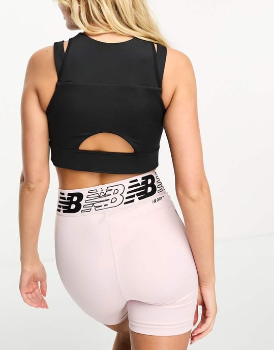 New Balance Shape Shield crop-bh i svart - Image 2