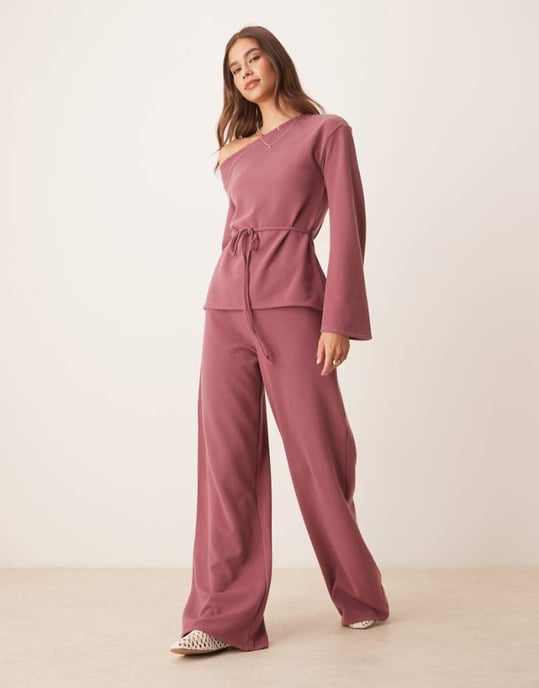 ASOS DESIGN texturerad byxdela i mörk rosé - Image 1