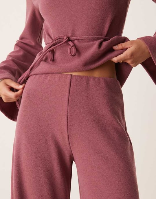 ASOS DESIGN texturerad byxdela i mörk rosé - Image 2