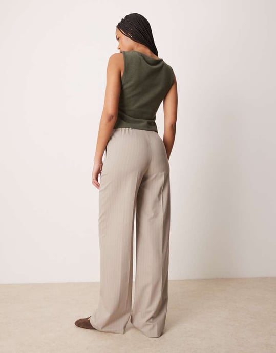 ASOS DESIGN Långa skräddarsydda avslappnade byxor i minkrand - Image 4