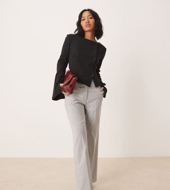 ASOS DESIGN Petite skräddarsydda slim raka byxor i ljusgrått - Image 1