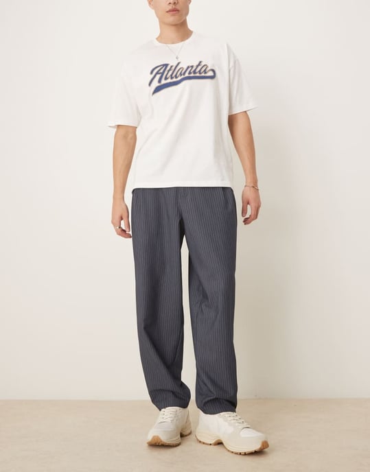 ASOS DESIGN oversized tapered kostymbyxor i mörkblå ränder - Image 2
