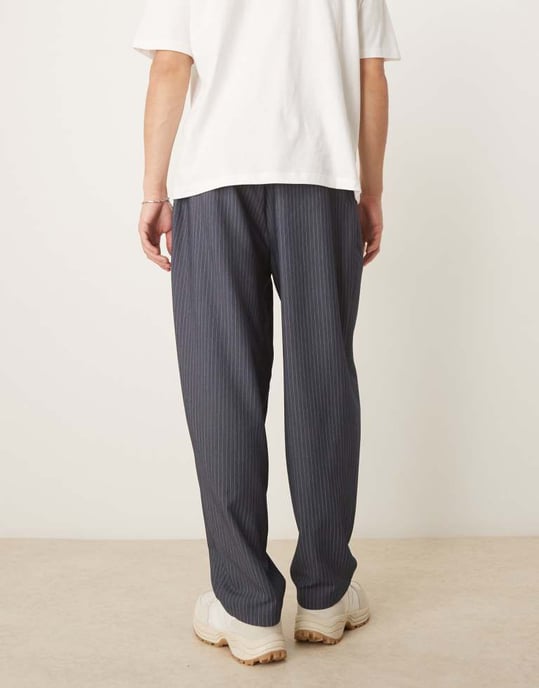 ASOS DESIGN oversized tapered kostymbyxor i mörkblå ränder - Image 3