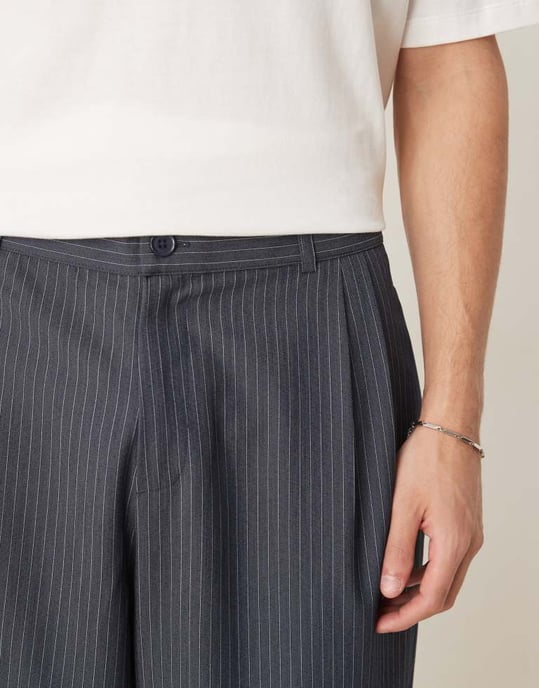 ASOS DESIGN oversized tapered kostymbyxor i mörkblå ränder - Image 4