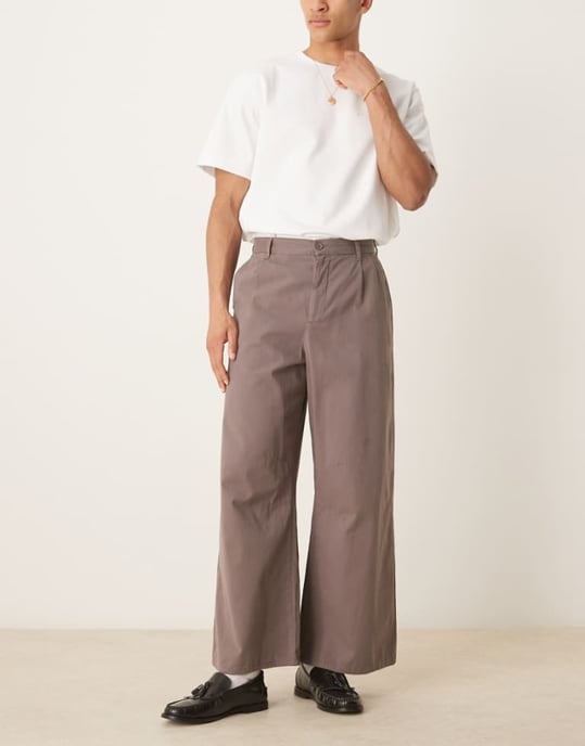 ASOS DESIGN hästsko smarta byxor med framfåll i brunt - Image 1
