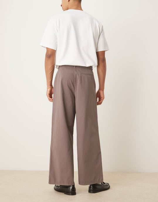 ASOS DESIGN hästsko smarta byxor med framfåll i brunt - Image 2