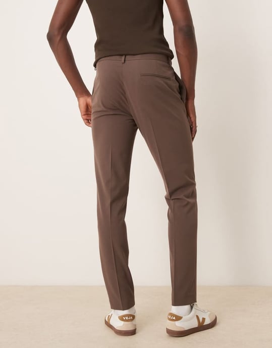 ASOS DESIGN byxor i brun med fyra sätts stretch och smal passform - Image 4