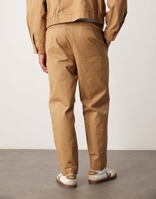 ASOS DESIGN mjuk bomullsrik smart co-ord oversized tapered byxor i kamel med elastisk midja - Image 3