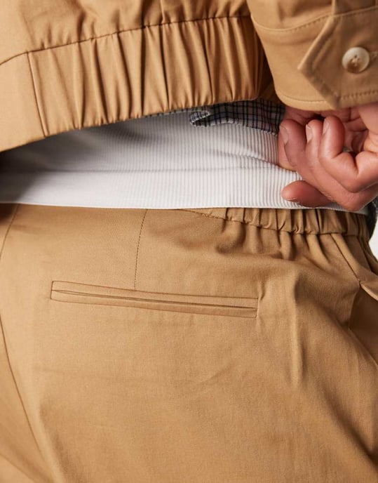 ASOS DESIGN mjuk bomullsrik smart co-ord oversized tapered byxor i kamel med elastisk midja - Image 4