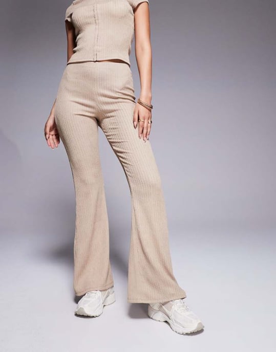 ASOS DESIGN koordinerad strukturerad kick flare byxa i sten - Image 2