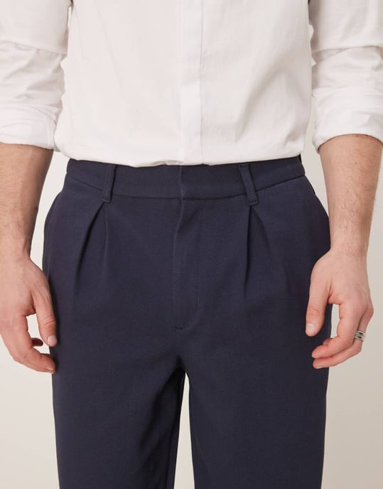 ASOS DESIGN oversized tapered byxa med veck i marinblå - Image 2
