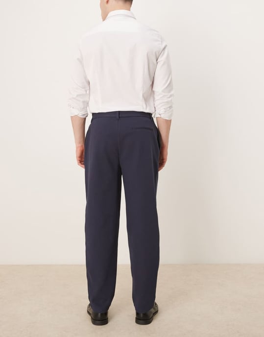 ASOS DESIGN oversized tapered byxa med veck i marinblå - Image 3