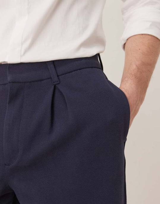 ASOS DESIGN oversized tapered byxa med veck i marinblå - Image 4