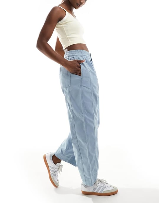 ASOS DESIGN tvättade tunnfärgade byxor med hög midja i damastblå - Image 2