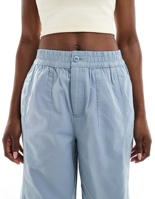 ASOS DESIGN tvättade tunnfärgade byxor med hög midja i damastblå - Image 4