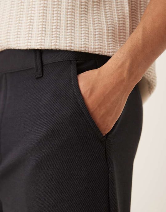 ASOS DESIGN löst sittande skaterbyxor i svart - Image 2