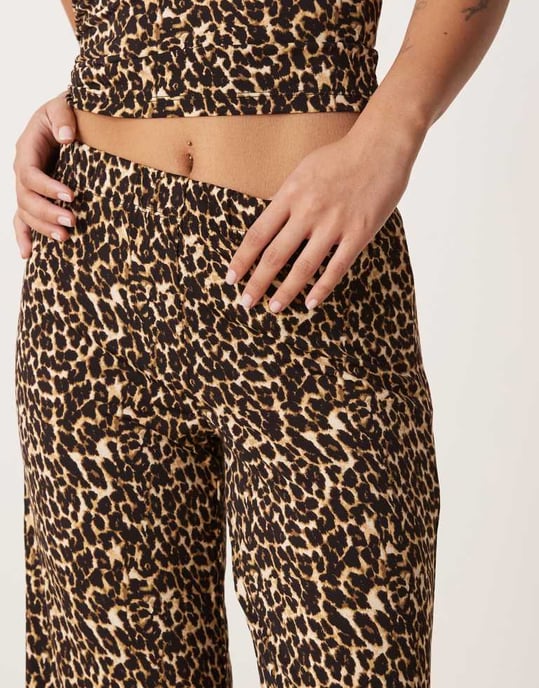 Vila Petite slinky jersey byxor set i leopardmönster - Image 4