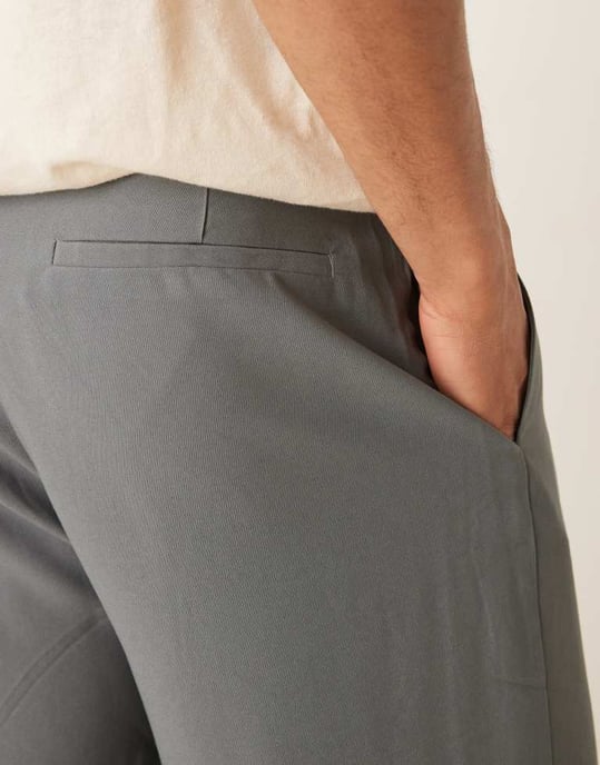 ASOS DESIGN oversized tapered smartbyxor med omslag framtill i grått - Image 2