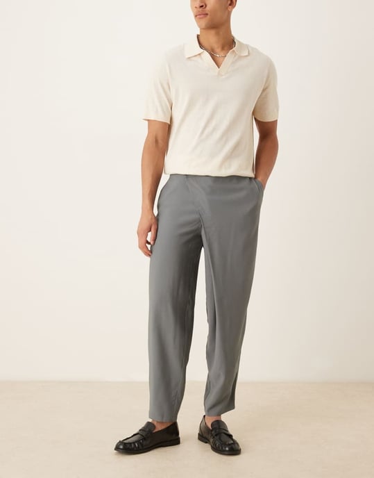 ASOS DESIGN oversized tapered smartbyxor med omslag framtill i grått - Image 3