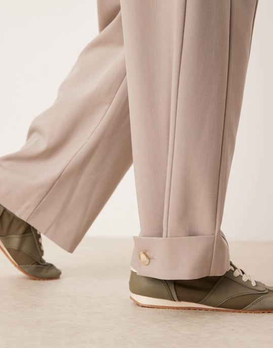 ASOS DESIGN Curve skräddarsydda byxor med detaljerad flik i stenfärg - Image 3