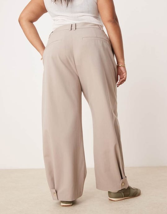 ASOS DESIGN Curve skräddarsydda byxor med detaljerad flik i stenfärg - Image 4
