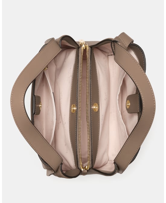 Knott Carryall Bag - Image 4