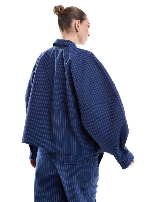 ASOS DESIGN avslappnad skjorta med överdrivna ärmar i blårandig koordinerad stil - Image 4