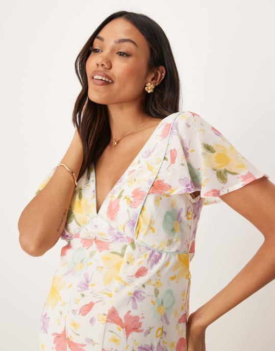 ASOS DESIGN Gravid sömdetalj midi teklänning i pastellblommig design - Image 4