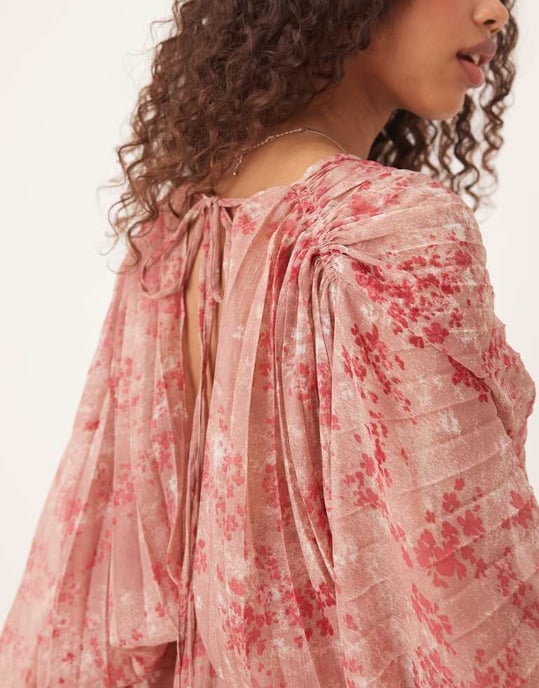 ASOS DESIGN veckad chiffong maxiklänning med snurrfront i blommönster - Image 3