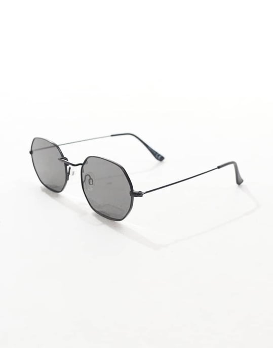 ASOS DESIGN snedställda solglasögon med mörk lins och svart metallram - Image 2