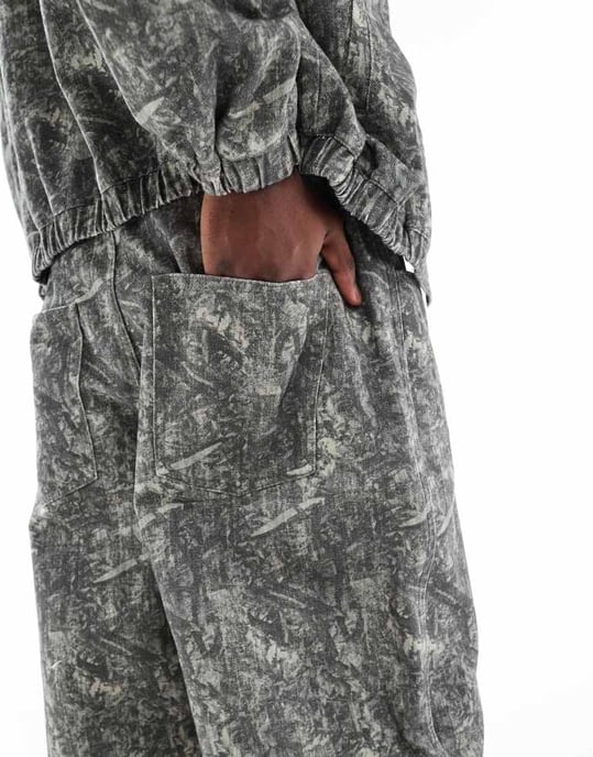 ASOS DESIGN koord oversized parachutebyxor i kamouflageprint - Image 3