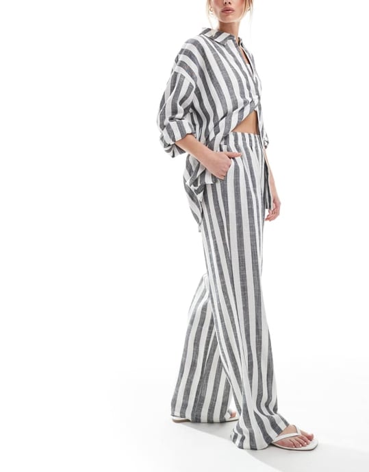 4th & Reckless linen blend wide leg beach trouser co-ord in grey & white stripe - Image 3