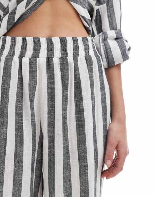 4th & Reckless linen blend wide leg beach trouser co-ord in grey & white stripe - Image 4