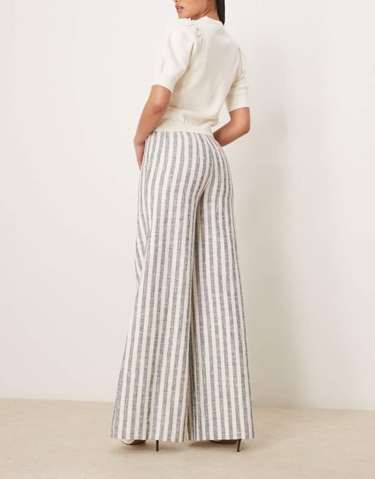 ASOS DESIGN Långa skräddarsydda bouclétrotsor i blårandig - Image 3